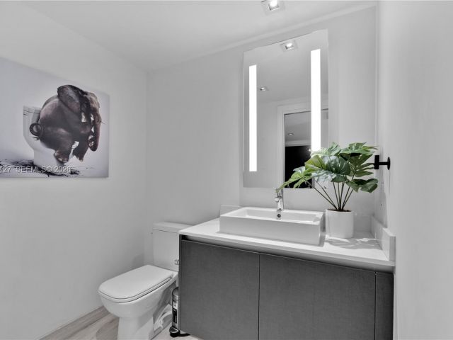 Apartment for sale  Unit #1004 - photo 7422142