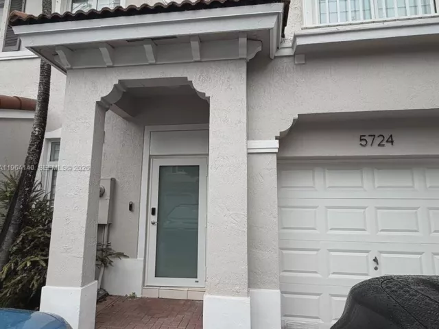 4-bedroom home for rent in Doral - 5724 NW 112th Pl 5724 - MondialRealty