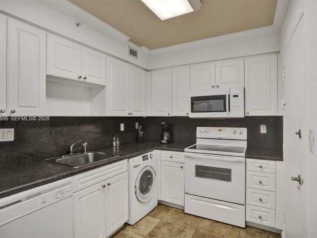 1-bedroom condo for rent in Hollywood - 2501 S Ocean Dr 631 ANNUAL RENT - MondialRealty