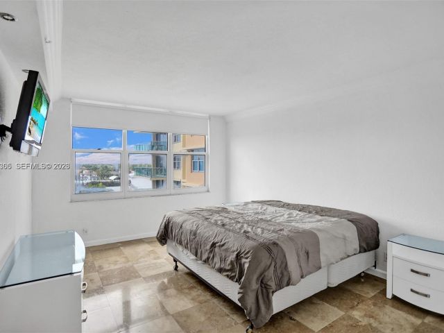 1-bedroom condo for rent in Hollywood - 2501 S Ocean Dr 631 ANNUAL RENT - MondialRealty