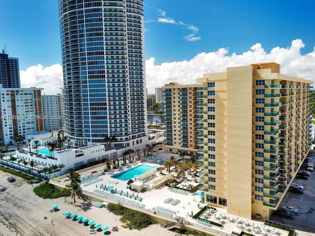 1-bedroom condo for rent in Hollywood - 2501 S Ocean Dr 631 ANNUAL RENT - MondialRealty