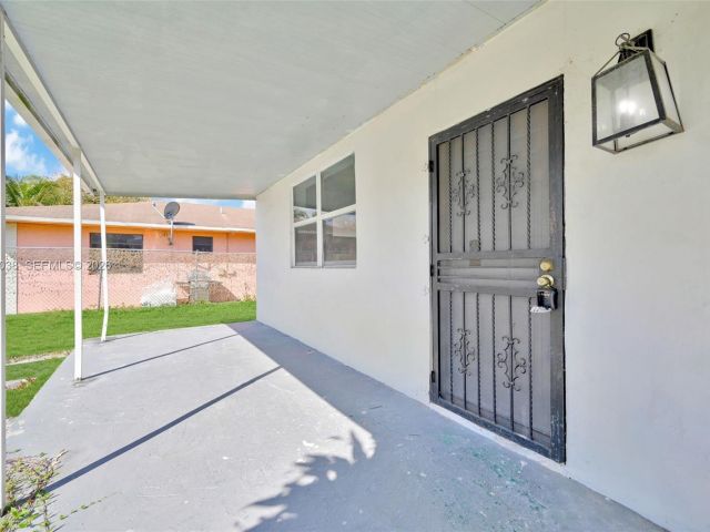 2-bedroom home for rent in Miami - 1393 NW 102nd St 1393 - MondialRealty