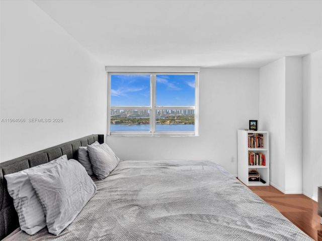 Apartment for rent  Unit #1605 - photo 7421596