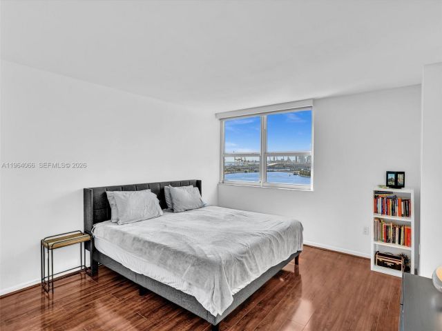 Apartment for rent  Unit #1605 - photo 7421597