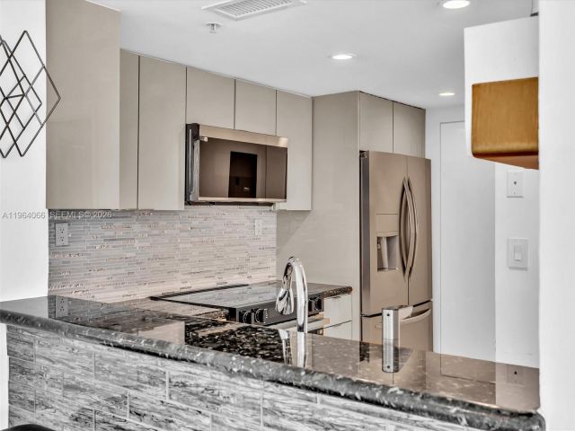 Apartment for rent  Unit #1605 - photo 7421600