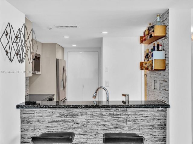 Apartment for rent  Unit #1605 - photo 7421602