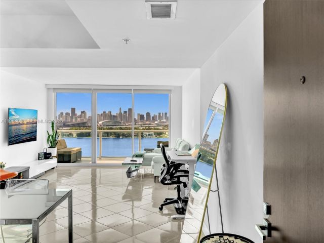 Apartment for rent  Unit #1605 - photo 7421606