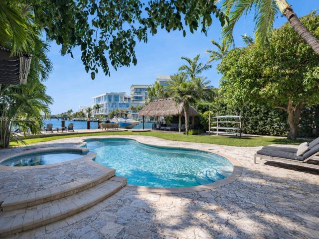 Home for sale at 744 Lakeview Dr - photo 7468952