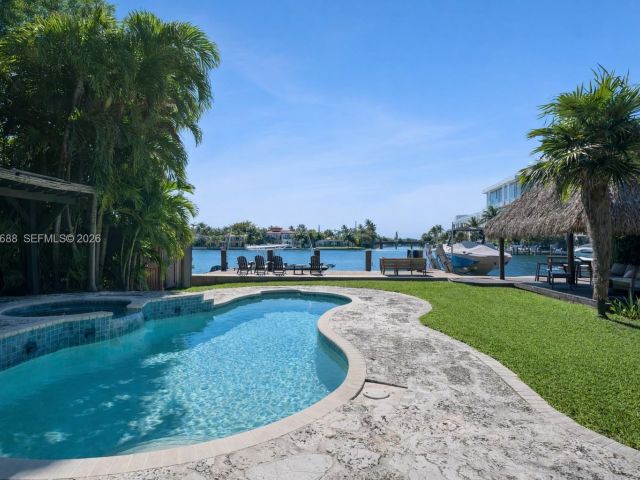 Home for sale at 744 Lakeview Dr - photo 7468953