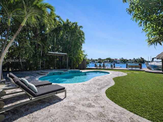 Home for sale at 744 Lakeview Dr - photo 7468954