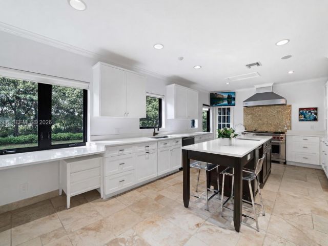 Home for sale at 744 Lakeview Dr - photo 7468958