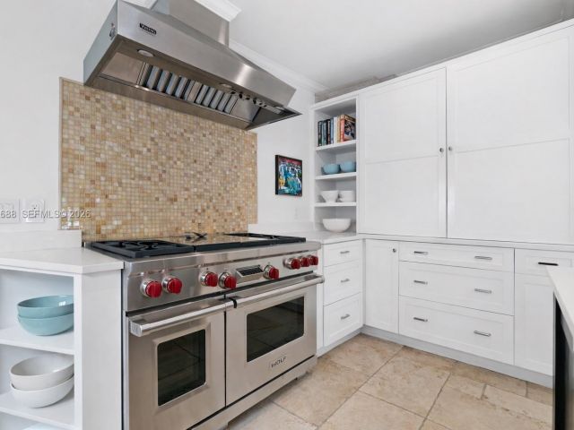 Home for sale at 744 Lakeview Dr - photo 7468961