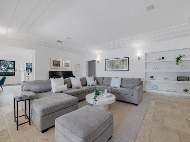 Home for sale at 744 Lakeview Dr - photo 7468963