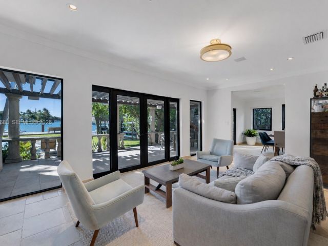 Home for sale at 744 Lakeview Dr - photo 7468964