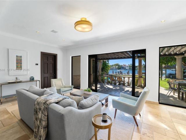 Home for sale at 744 Lakeview Dr - photo 7468966