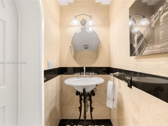 Home for sale at 744 Lakeview Dr - photo 7468967