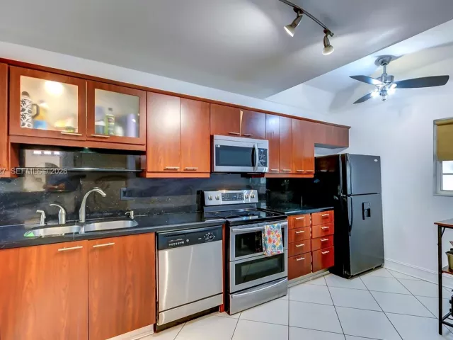 3-bedroom home for sale in Doral - 3831 Estepona Ave 11-D-2 - MondialRealty