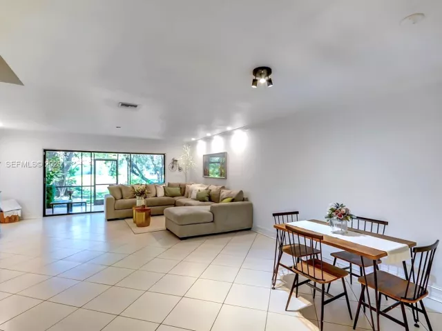 3-bedroom home for sale in Doral - 3831 Estepona Ave 11-D-2 - MondialRealty