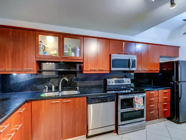 3-bedroom home for sale in Doral - 3831 Estepona Ave 11-D-2 - MondialRealty