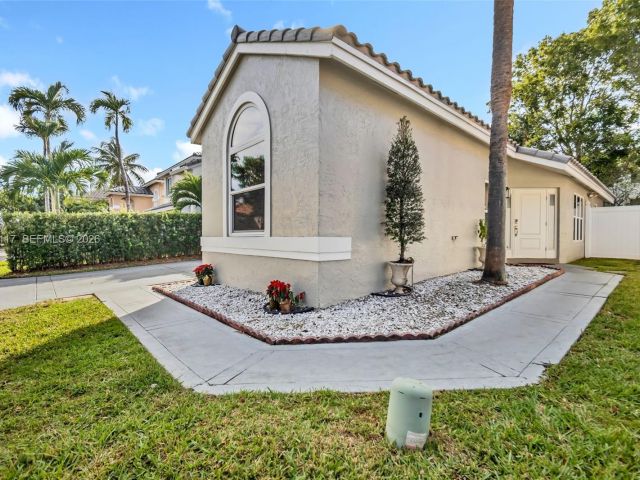 Home for sale at 10337 Coventry Ct - photo 7434271