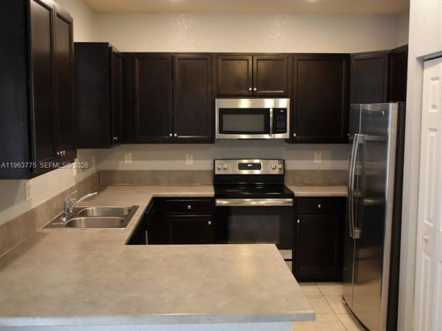 3-bedroom home for rent in Homestead - 3392 SE 1st St - MondialRealty