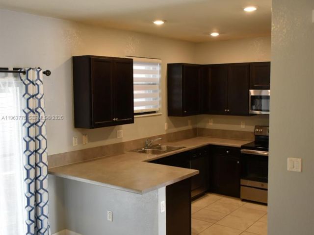 3-bedroom home for rent in Homestead - 3392 SE 1st St - MondialRealty