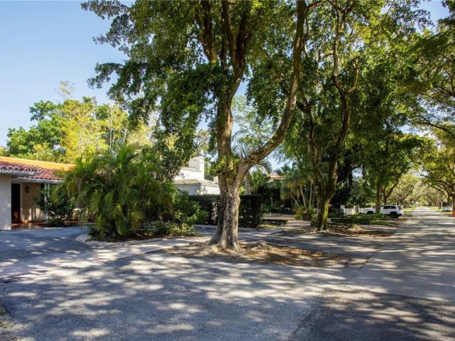 Home for sale at 927 Catalonia Ave - photo 7442897