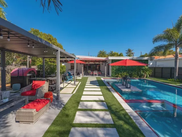 3-bedroom home for rent in Miami Beach - 8030 Noremac Ave N/A - MondialRealty