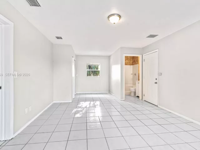 3-bedroom home for sale in West Palm Beach - 13010 60th St N - MondialRealty