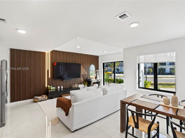 4-bedroom home for rent in Homestead - 14595 SW 261st St 14595 - MondialRealty