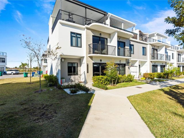 4-bedroom home for rent in Homestead - 14595 SW 261st St 14595 - MondialRealty