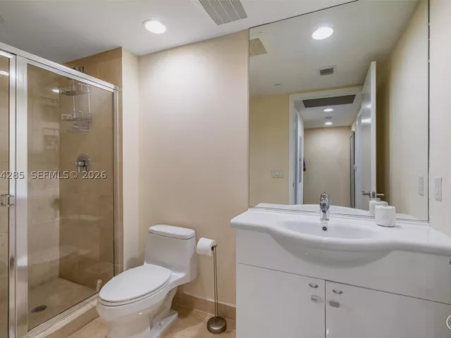 2-bedroom condo for rent in Hallandale Beach - 1800 S Ocean Dr 1010 - MondialRealty