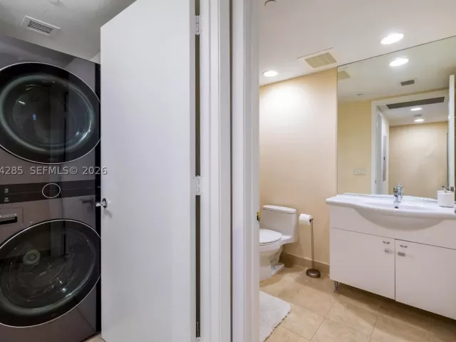 2-bedroom condo for rent in Hallandale Beach - 1800 S Ocean Dr 1010 - MondialRealty