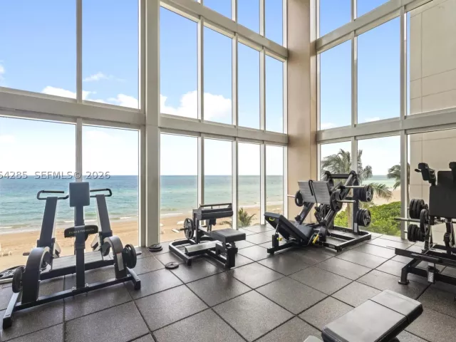 2-bedroom condo for rent in Hallandale Beach - 1800 S Ocean Dr 1010 - MondialRealty