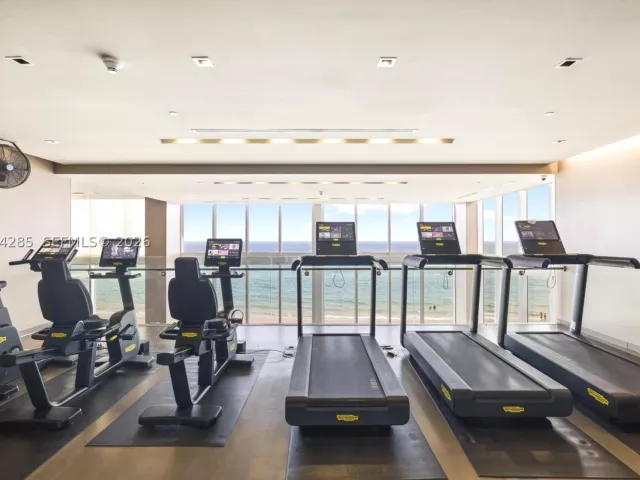 2-bedroom condo for rent in Hallandale Beach - 1800 S Ocean Dr 1010 - MondialRealty