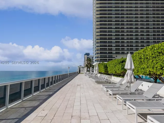 2-bedroom condo for rent in Hallandale Beach - 1800 S Ocean Dr 1010 - MondialRealty
