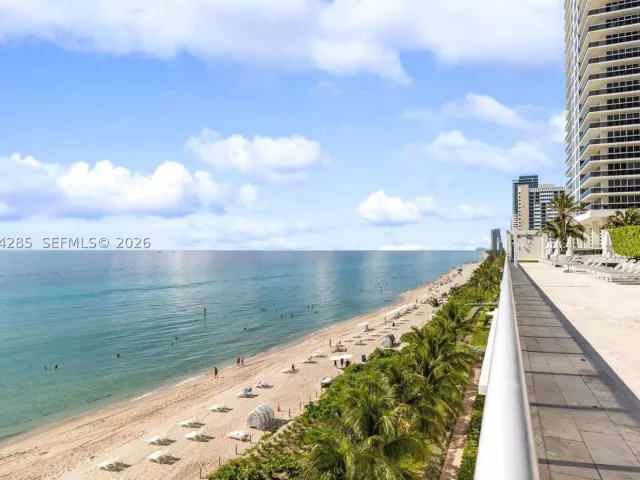 2-bedroom condo for rent in Hallandale Beach - 1800 S Ocean Dr 1010 - MondialRealty