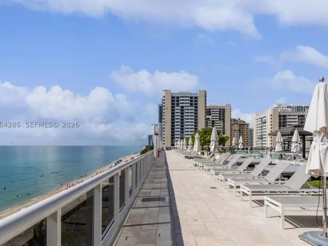 2-bedroom condo for rent in Hallandale Beach - 1800 S Ocean Dr 1010 - MondialRealty