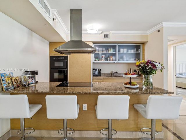 Apartment for rent  Unit #1010 - photo 7426672