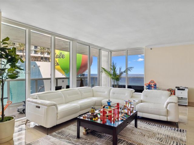 Apartment for rent  Unit #1010 - photo 7426682