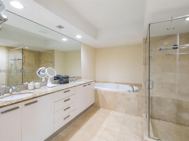 2-bedroom condo for rent in Hallandale Beach - 1800 S Ocean Dr 1010 - MondialRealty