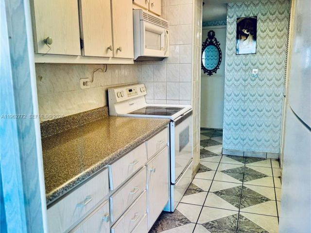 Apartment for sale  Unit #1715 - photo 7498003