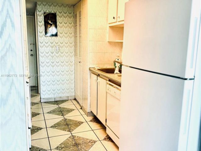 Apartment for sale  Unit #1715 - photo 7498004