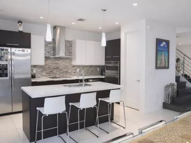 4-bedroom home for sale in Doral - 10464 NW 66th St - MondialRealty