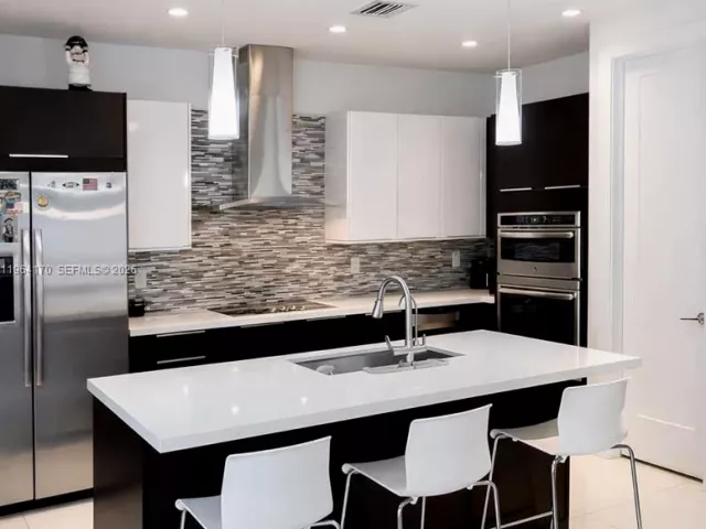 4-bedroom home for sale in Doral - 10464 NW 66th St - MondialRealty