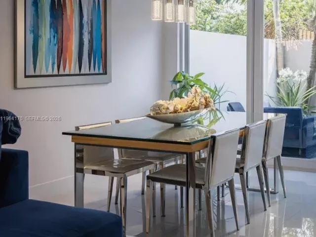 4-bedroom home for sale in Doral - 10464 NW 66th St - MondialRealty