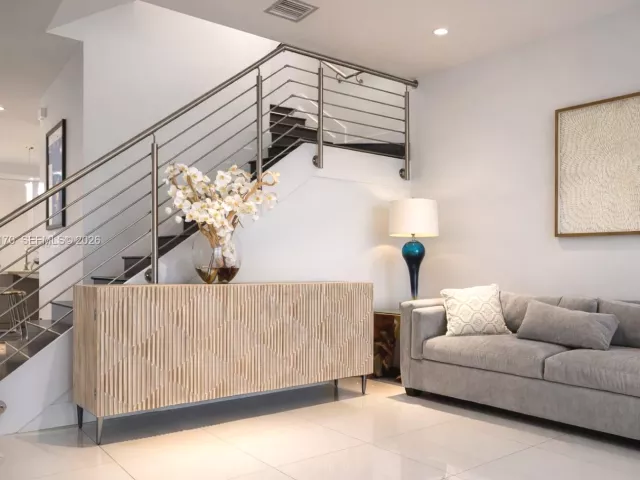 4-bedroom home for sale in Doral - 10464 NW 66th St - MondialRealty