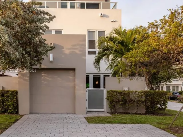 4-bedroom home for sale in Doral - 10464 NW 66th St - MondialRealty