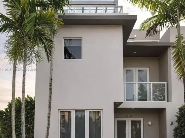 4-bedroom home for sale in Doral - 10464 NW 66th St - MondialRealty