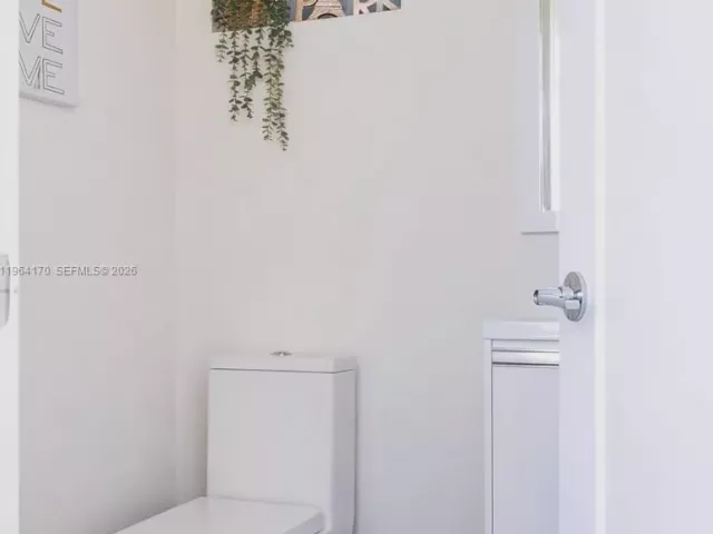 4-bedroom home for sale in Doral - 10464 NW 66th St - MondialRealty